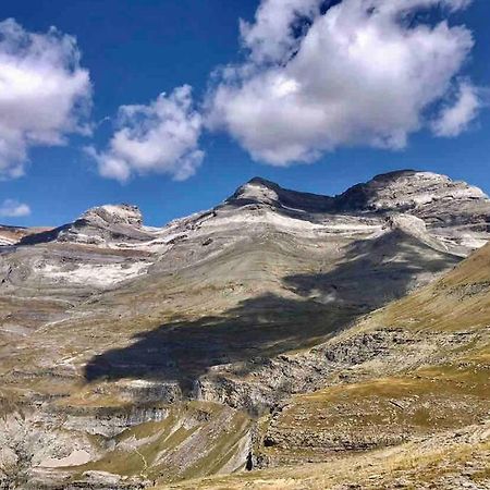Apartamento Siente Sobrarbe En Ainsa Bagian luar foto