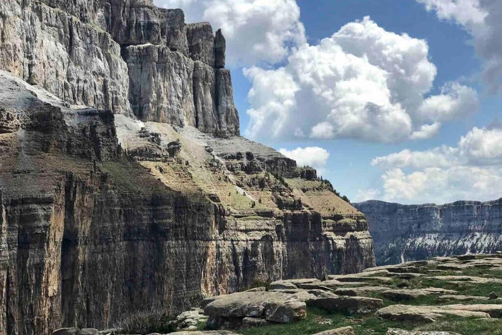 Apartamento Siente Sobrarbe En Ainsa Bagian luar foto